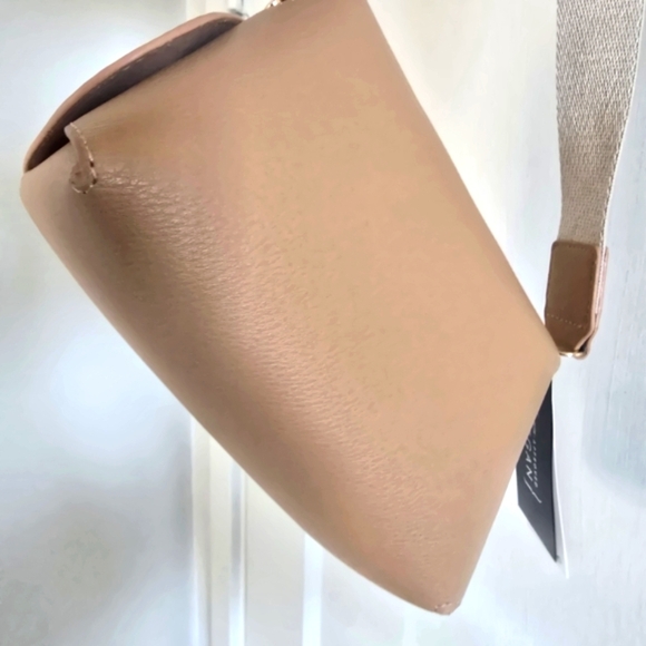 NWT Le Miel Beige Vegan Leather Crossbody Bag with Adjustable & Removable Strap - Picture 8 of 12